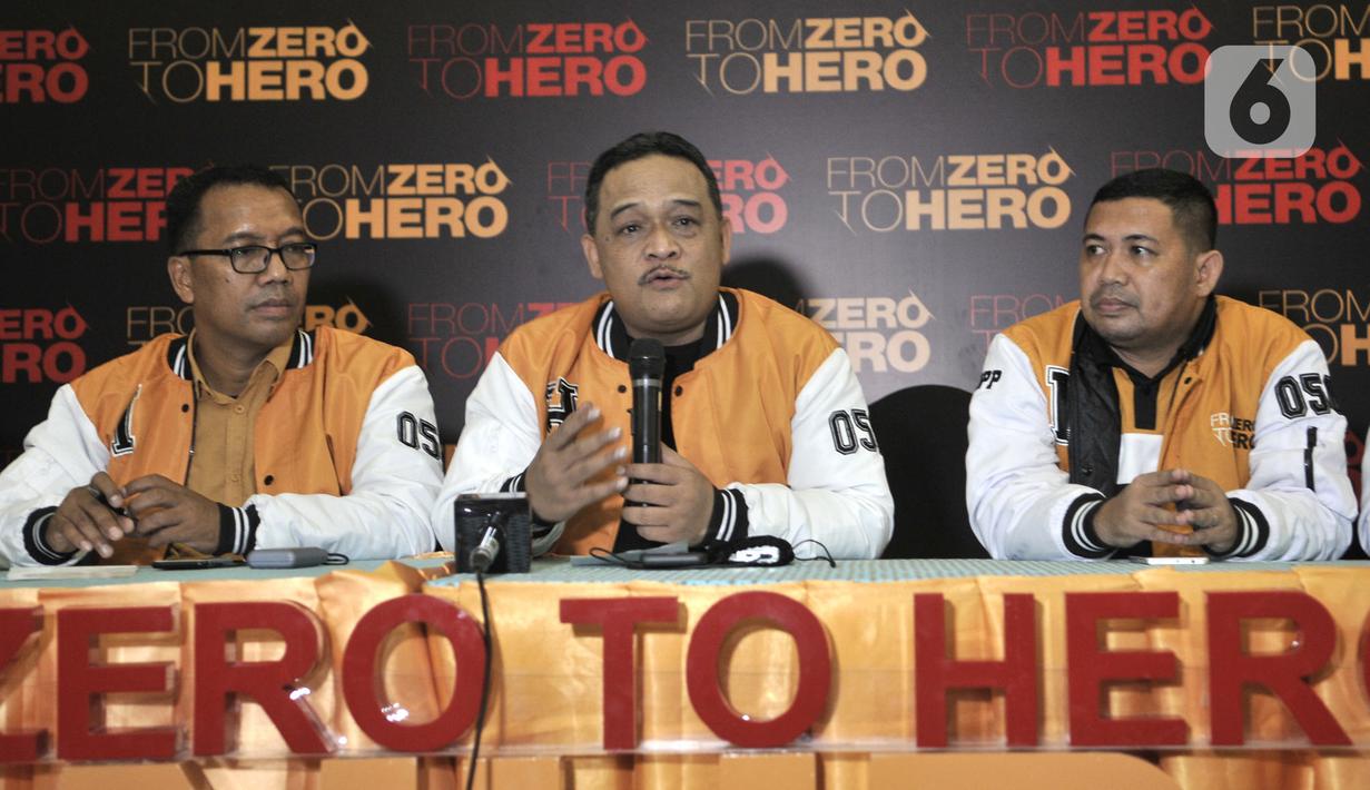 Ketua Panitia Pelaksana Pengukuhan Pengurus DPP Partai Hanura Benny Rhamdani (tengah) didampingi anggota pengurus saat menggelar konferensi pers di Jakarta, Kamis (23/1/2020). Partai Hanura akan menggelar Pengukuhan Pengurus DPP 2019-2024 pada Jumat (24/1/2020). (merdeka.com/Iqbal S. Nugroho)