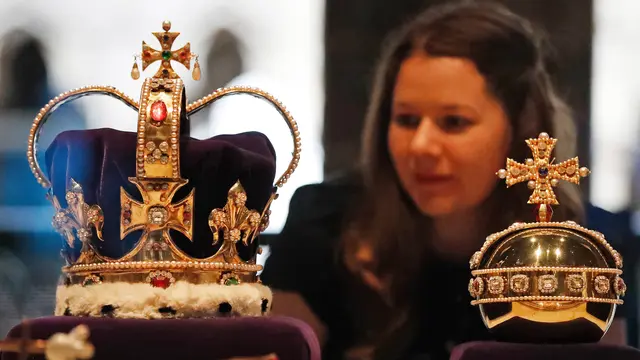 Pusaka Kerajaan Inggris Dipamerkan di Galeri The Queen's Diamond Jubilee
