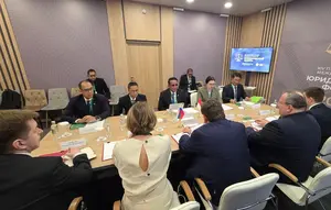 Menkum Supratman Sampaikan Capaian Posbankum di Legal Forum Rusia 
