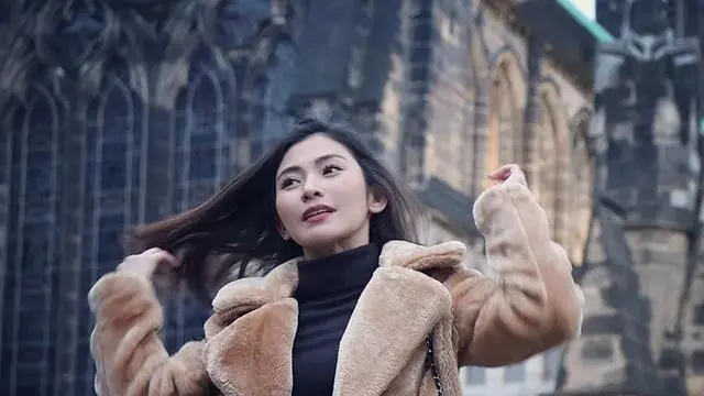 Kemampuan aktingnya dalam memerankan istri yang tersakiti membuatnya sukses mencuri perhatian para penonton setia FTV Kisah Nyata Indosiar.