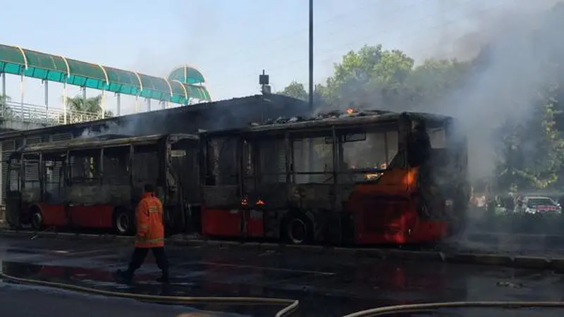 Tak Ada Korban, Kebakaran Transjakarta di Al Azhar Diselidiki