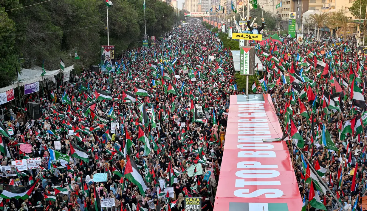 Pengunjuk rasa mendesak Israel segera menghentikan serangan di seluruh wilayah Gaza. (Asif HASSAN/AFP)