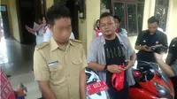 Jusman (40) pelaku pencurian yang menyamar sebagai PNS di Kota Kendari, Senin (18/2/2019). (Liputan6.com/Ahmad Akbar Fua)