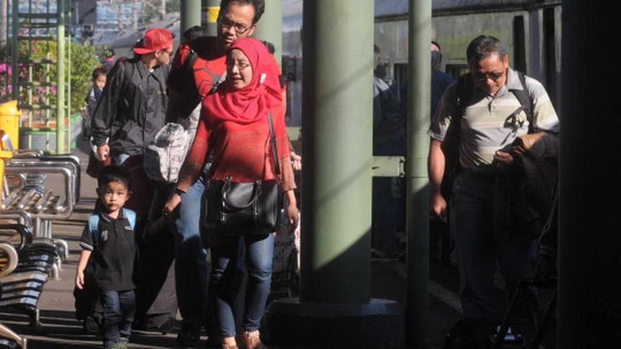 Pemudik mulai berdatangan di Stasiun Gambir