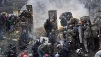 Bentrokan di Kiev Memanas, Demonstran Ukraina Sandera 67 Polisi