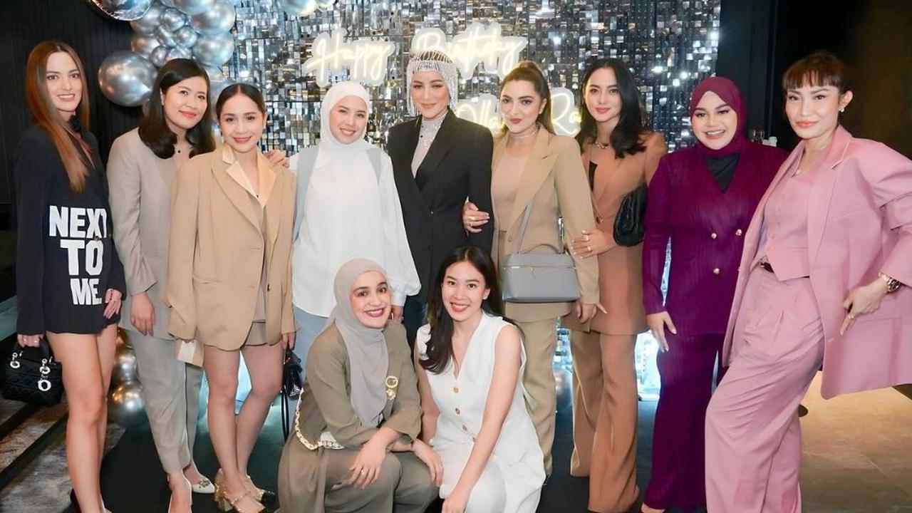 Potret Ultah Olla Ramlan ke-44 Dirayakan Bersama Rekan Seleb, Penampilan Nagita Slavina Bikin Salfok