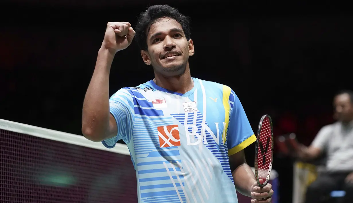 Dia harus menghadapi Lee Cheuk Yiu (Hong Kong), Kantaphon Wangcharoen (Thailand), Lu Guang Zu (China) hingga rekan satu pelatnas, Anthony Sinisuka Ginting. (AP Photo/Kien Huo)