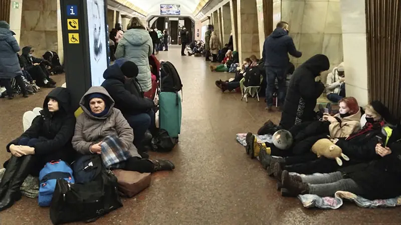 Warga Ukraina Berlindung di Stasiun Bawah Tanah