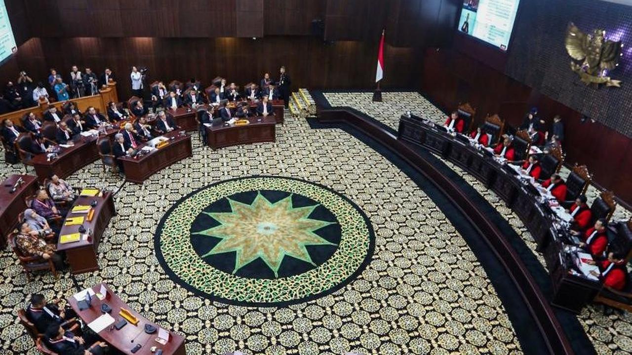 Usai melontarkan guyonan, Arsul lalu melanjutkan sidang.&nbsp;