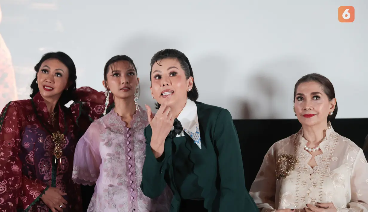 Bakti Budaya Djarum Foundation menghadirkan film pendek Jalan Pulang dalam rangka Hari Kebaya Nasional di Jakarta, Rabu (22/7/2026). Film tersebut mengajak masyarakat memandang kebaya bukan sekadar busana, melainkan simbol budaya yang menyimpan sejarah, identitas, serta kisah tentang rumah, keluarga, dan asal usul. (KLY/Budy Santoso)