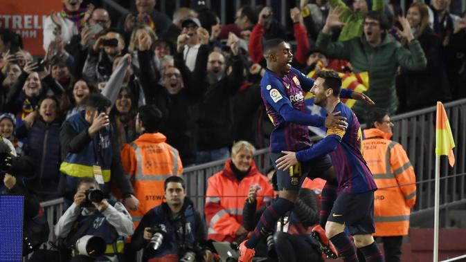 Pemain Barcelona rayakan gol yang diciptakan Lionel Messi (Lluis Gene/AFP)