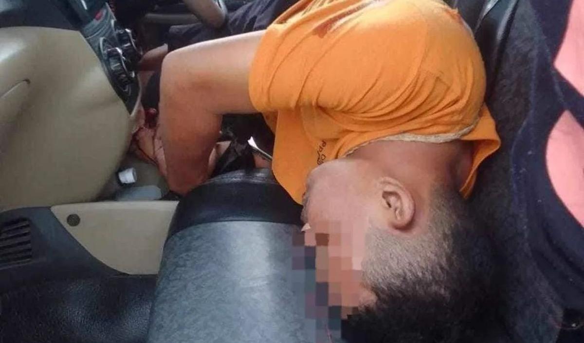 Melansir dari akun Instagram lovers_polri, pelaku diduga berjumlah sekitar 10 orang. Dengan menggunakan senjata api, mereka membunuh korban.