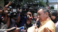 Ketua Fraksi PPP Hasrul Azwar memberikan keterangan kepada pers di Polda Metro Jaya (1/3). (Liputan6.com/Johan Tallo)