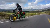 9 Potret yang 'Membawamu' ke Perjalanan Bersepeda di Ekuador. | via: theadventurejunkies.com