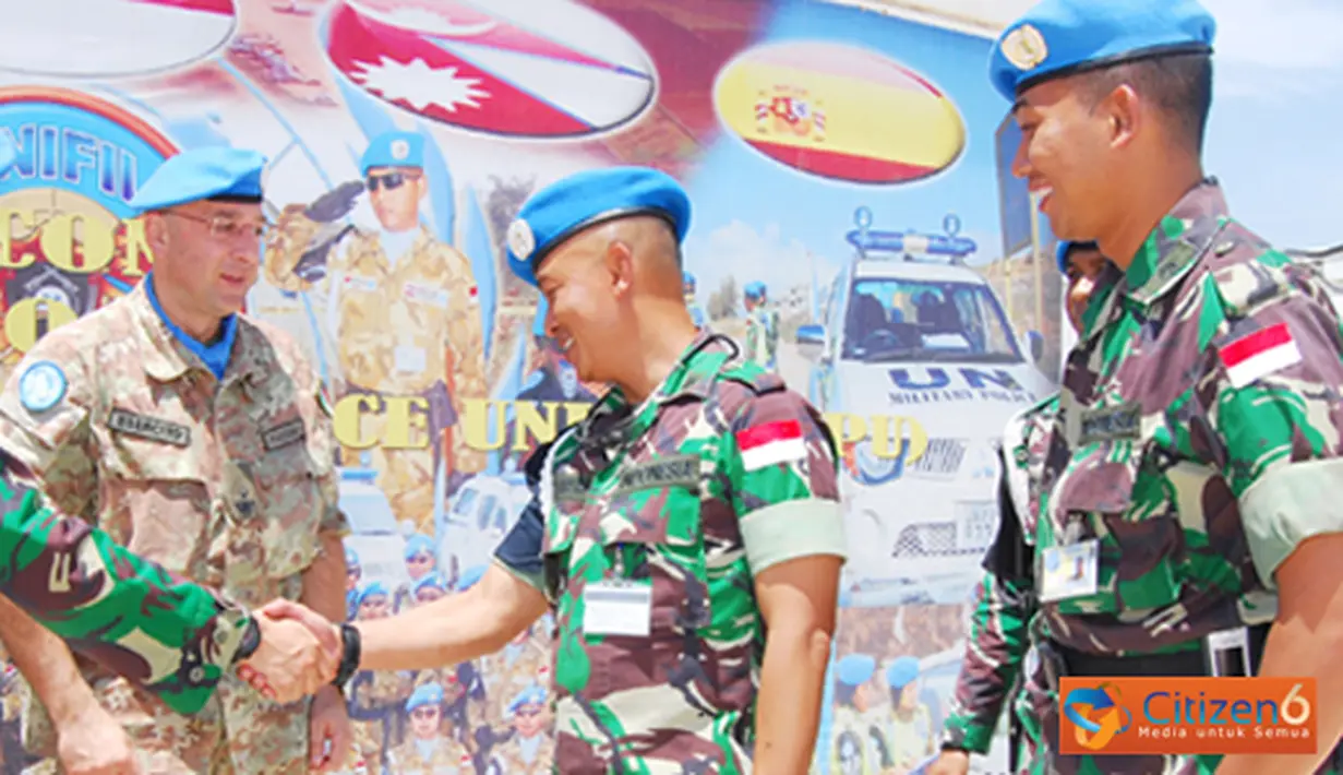 Citizen6, Lebanon: Komandan MCOU UNIFIL Mayor Pasquali dari Italia mengunjungi Markas Satgas POM TNI Kontingen Garuda XXV-D/UNIFIL di Lebanon Selatan, Sabtu (19/5). (Pengirim: Badarudin Bakri)