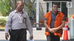 Kepala Dinas PUPR Kota Medan Isa Ansyari bersiap menjalani pemeriksaan perdana di gedung KPK, Jakarta, Selasa (22/10/2019). Isa Ansyari diperiksa sebagai tersangka dalam kasus suap terkait proyek dan jabatan pada Pemerintah Kota Medan tahun 2019. (merdeka.com/Dwi Narwoko)