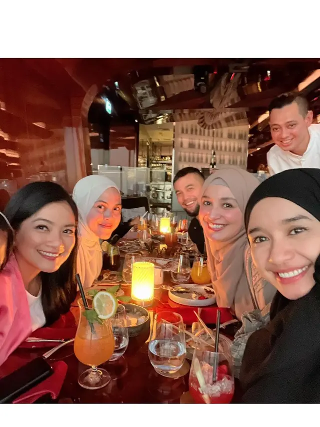Titi Kamal, Laudya Cynthia Bella dan Shireen Sungkar bertemu saat liburan di Dubai (Foto: Instagram @titi_kamall)