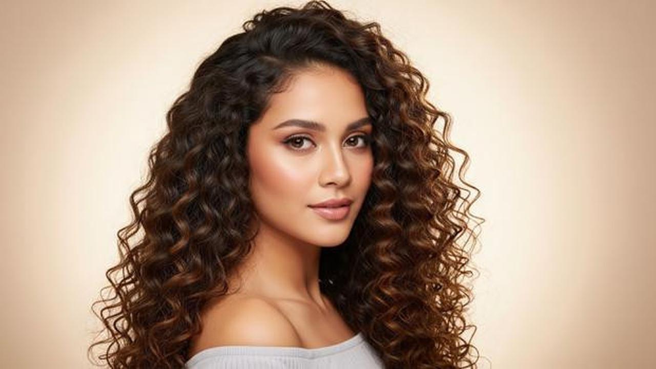 8 Model Rambut Wanita Panjang Curly, Bikin Tampilan Lebih Fresh dan Elegan Sehari-hari
