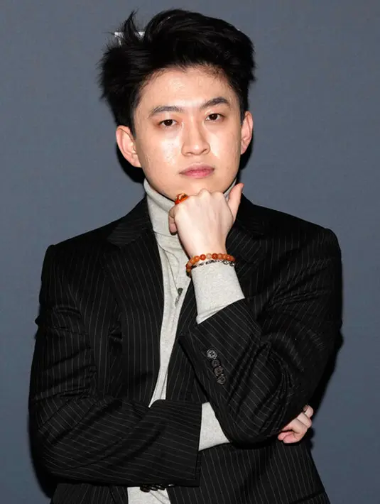 <p>Rich Brian menghadiri pemutaran perdana film Jamojaya saat Sundance Film Festival 2023 di Eccles Theatre, Park City, Utah, Amerika Serikat, 22 Januari 2023. Dalam film Jamojaya, Rich Brian memerankan rapper muda yang sedang naik daun. (Photo by Charles Sykes/Invision/AP)</p>