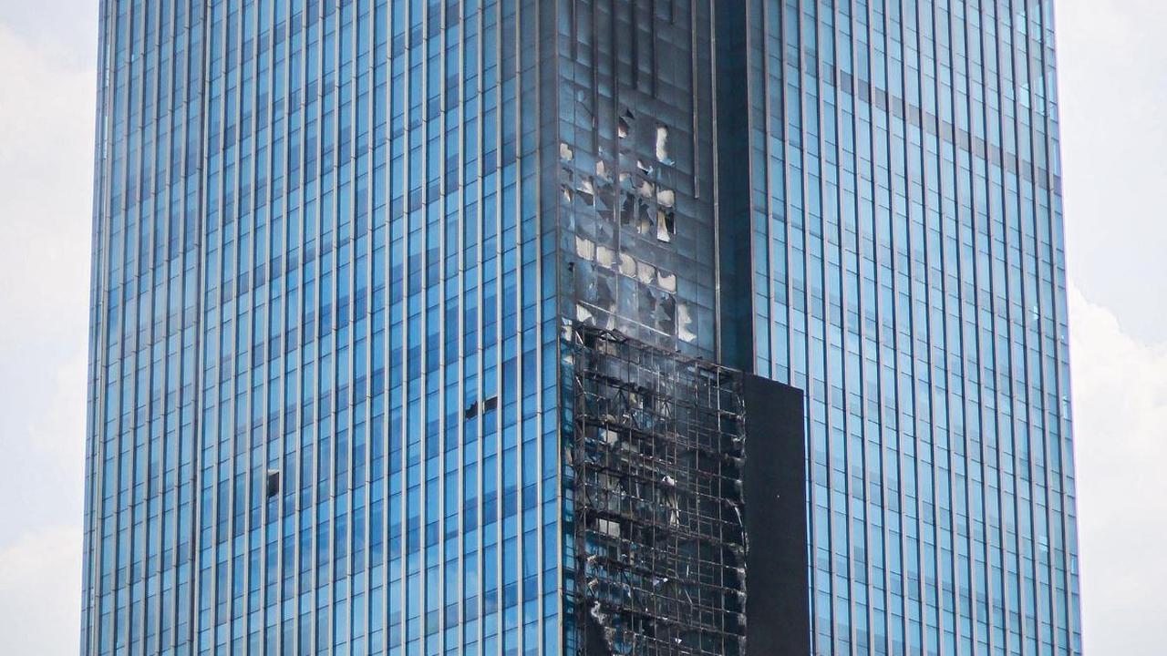 FOTO: Kondisi Gedung K-Link Tower di Jalan Gatot Subroto Dilalap Kebakaran, 21 Mobil Damkar Dikerahkan