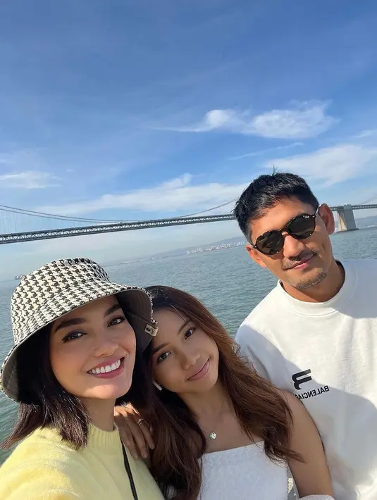 Bicara soal kebahagiaan, Ririn menyebut dirinya bisa terlihat bahagia karena selalu bersyukur. [Foto: Instagram/ririnekawati]