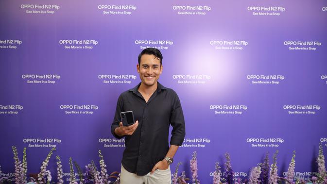 <p>Arifin Putra menghadiri peluncuran Oppo Find N2 Flip. Oppo Indonesia</p>