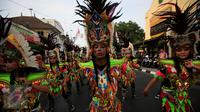 Sejumlah Penari mengikuti karnaval budaya Keris Summit 2015 di Jl Malioboro, Yogyakarta,  Rabu (28/10/2015). Keris summit 2015 akan berlangsung hingga 1 november 2015. (Boy T Harjanto)