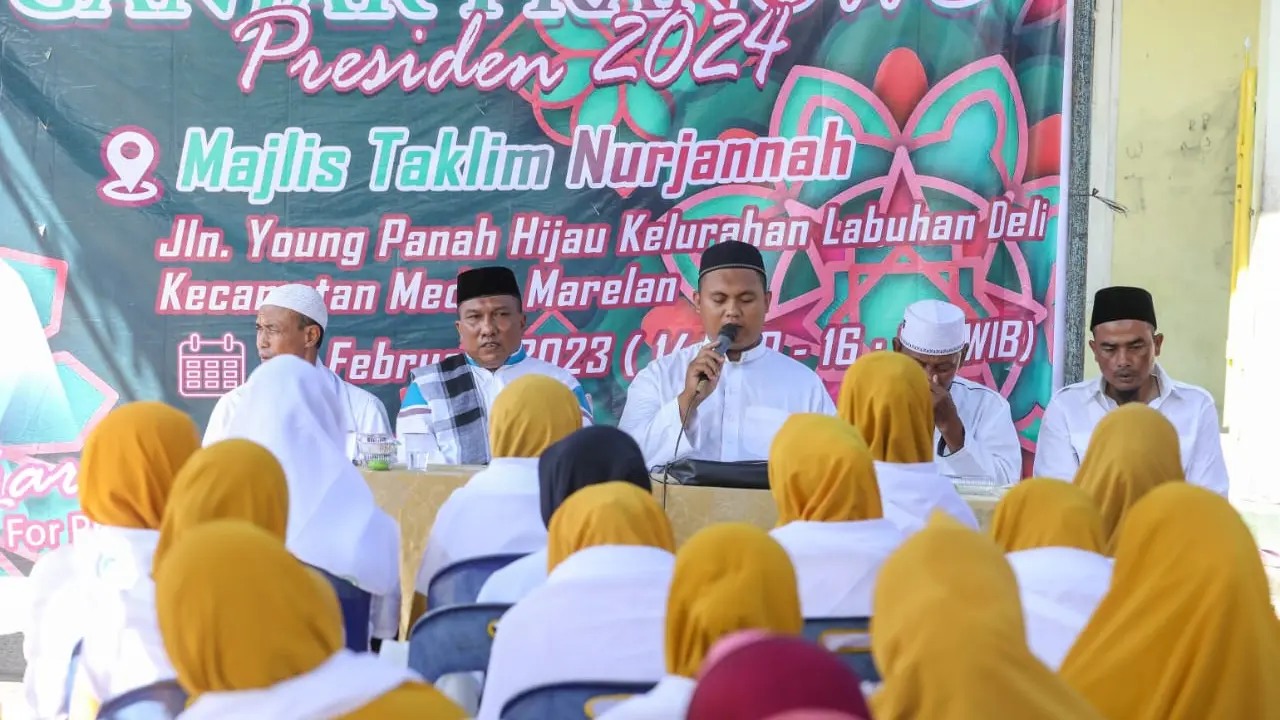Relawan Tuan Guru Sahabat (TGS) Ganjar memberikan bantuan pengeras suara (sound system) dan karpet untuk Majelis Taklim Nur Jannah di Labuhan Deli, Kecamatan Medan Marelan, Kota Medan, Sumatera Utara (Istimewa)