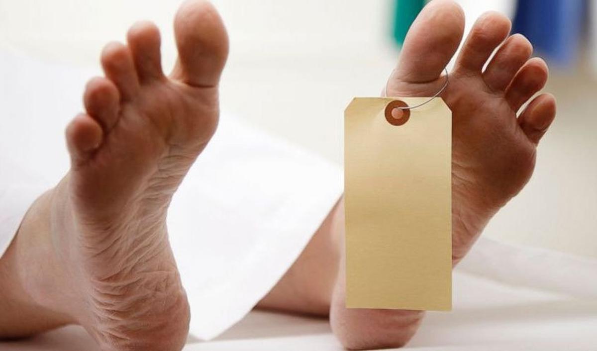 Jenazah MR (50), wanita ditemukan tewas dalam koper di Bekasi sudah dimakamkan di kawasan Rancacili, Bandung, Jumat (26/4).<br>