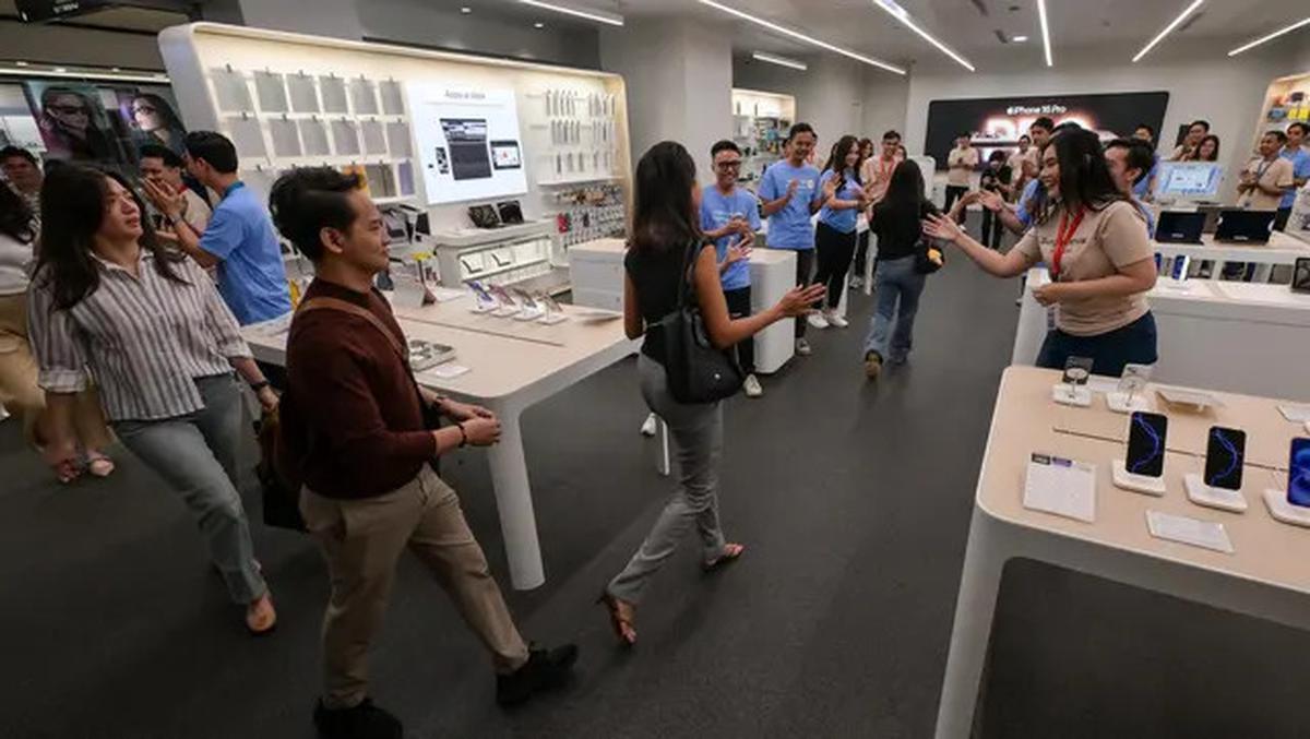 Antusiasme Pencinta Apple Sambut Peluncuran Sekaligus Penjualan iPhone 16 Series di Indonesia