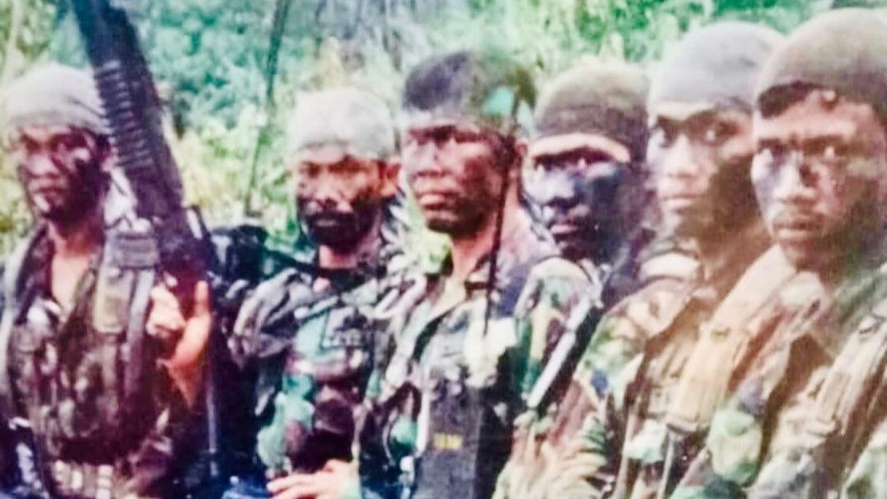 Foto tersebut diketahui merupakan momen masa muda Suhartono semasa masih berdinas.
