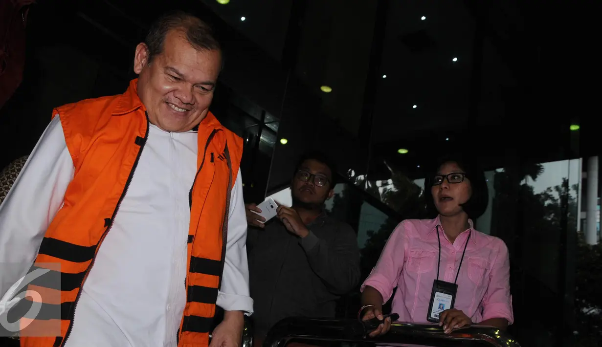 Umar Usman dimintai keterangan atas peran tersangka Kirman yang menjadi perantara dalam kasus suap sebesar Rp 1 miliar kepada Bupati Banyuasin Yan Anton Ferdian, Jakarta, Jumat (11 /11 ). (Liputan6.com/Helmi Afandi)