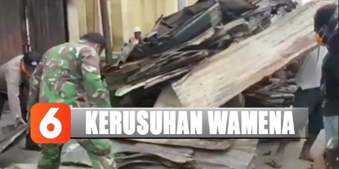 TNI-Polri Bantu Warga Bersihkan Sisa Kerusuhan Wamena