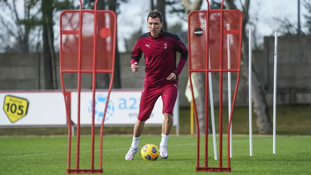 Intip Latihan Mario Mandzukic Bersama AC Milan