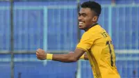 Pemain Barito Putera, Yakob Sayuri. (Bola.com/Iwan Setiawan)
