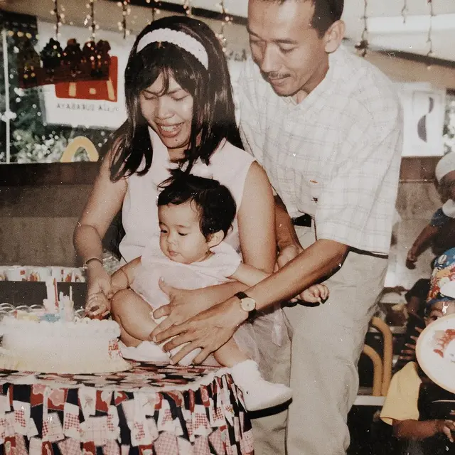 6 Potret Masa Kecil Fay Nabila IMB, Imut dan Menggemaskan
