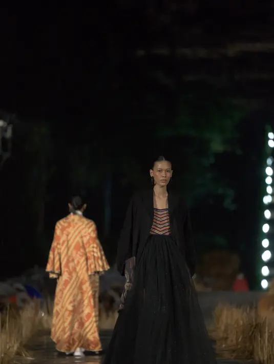 Ratusan hasil karya dan koleksi ini juga hasil kerja sama dengan para seniman lokal. Edward Hutabarat sangat terinspirasi oleh para seniman lokal, sejak ia melakukan perjalanan ke tanah Sumba, sekitar 20 tahun lalu. Foto: Document/Edward Hutabarat.