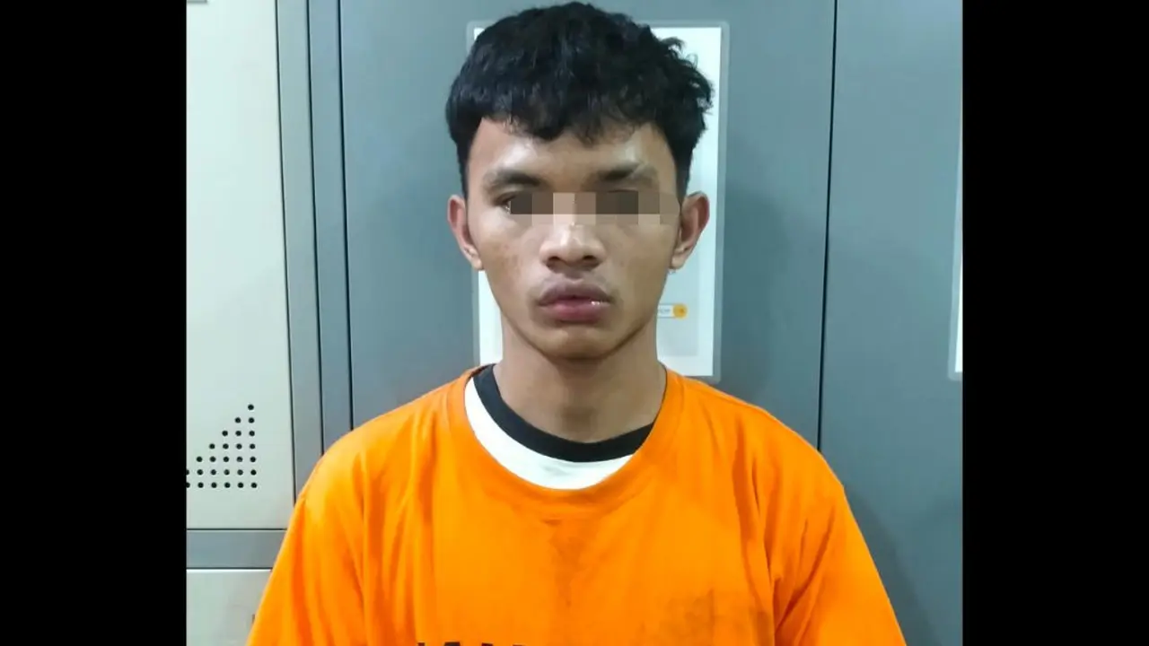 Polisi menangkap komplotan pencuri kabel tembaga milik pengelola Jalan Tol Bakauheni-Terbanggi Besar. (Liputan6.com/Istimewa)