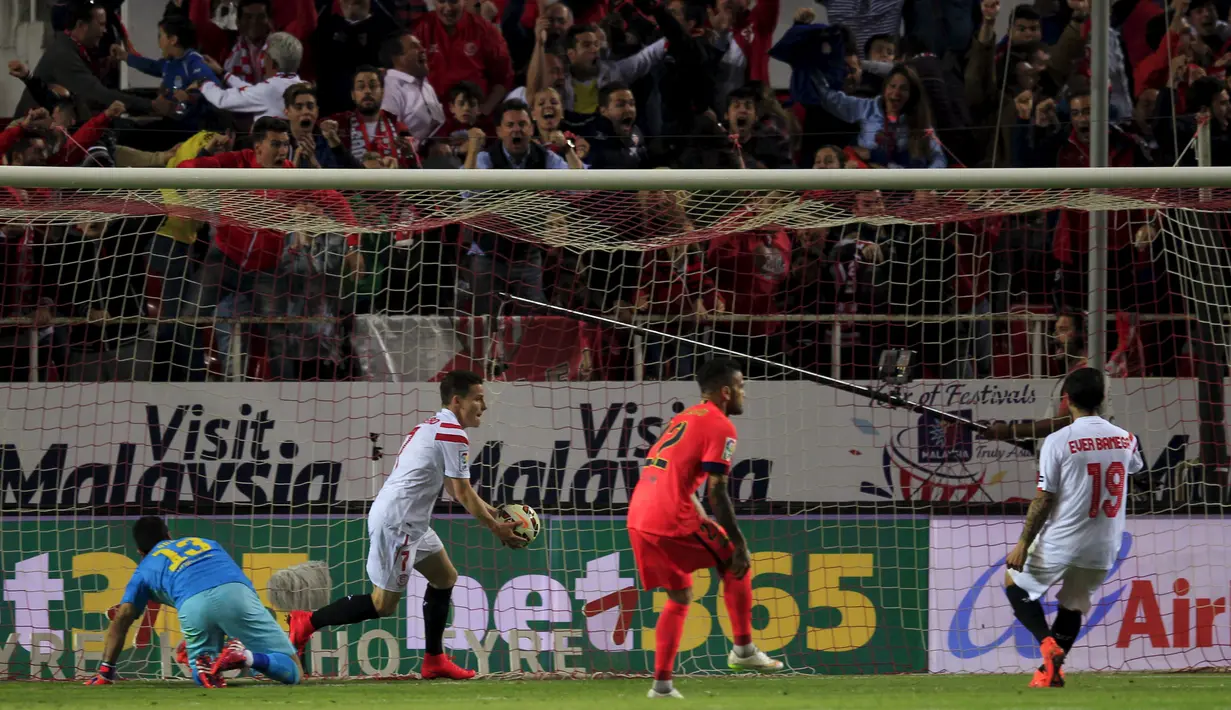 Kevin Gameiro mencetak gol penyama kedudukan yang menghindari Sevilla dari kekalahan  (REUTERS/Marcelo del Pozo)