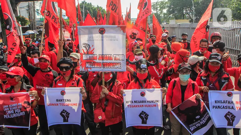 Kader PDIP Datangi Polres Jakarta Timur