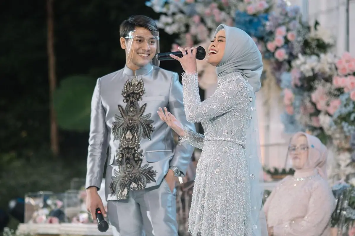 7 Potret Lamaran Lesty Kejora dan Rizky Billar, Penuh Haru Bahagia