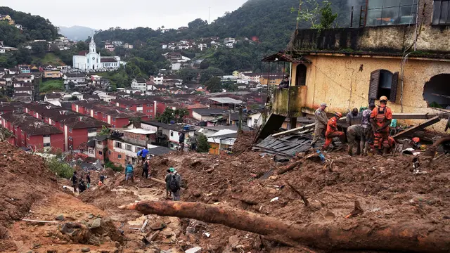 FOTO: Puluhan Orang Tewas dalam Banjir Bandang dan Tanah Longsor di Brasil
