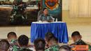 Citizen6, Surabaya: Setelah selesai melaksanakan apel khusus, Komandan Korps Marinir memberikan arahan kepada seluruh Perwira Marinir Wilayah Timur di ruang rekreasi Batalyon Arhanud-1 Marinir. (Pengiirm: Budi Abdillah).