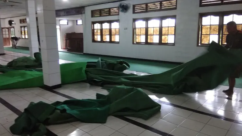 Masjid Acak-acakan, Warga Sukabumi Gempar