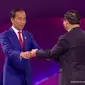 Presiden Jokowi menyerahkan tongkat estafet Keketuaan ASEAN 2024 kepada Perdana Menteri (PM) Laos Sonexay Siphandone. (Youtube Sekretariat Presiden)