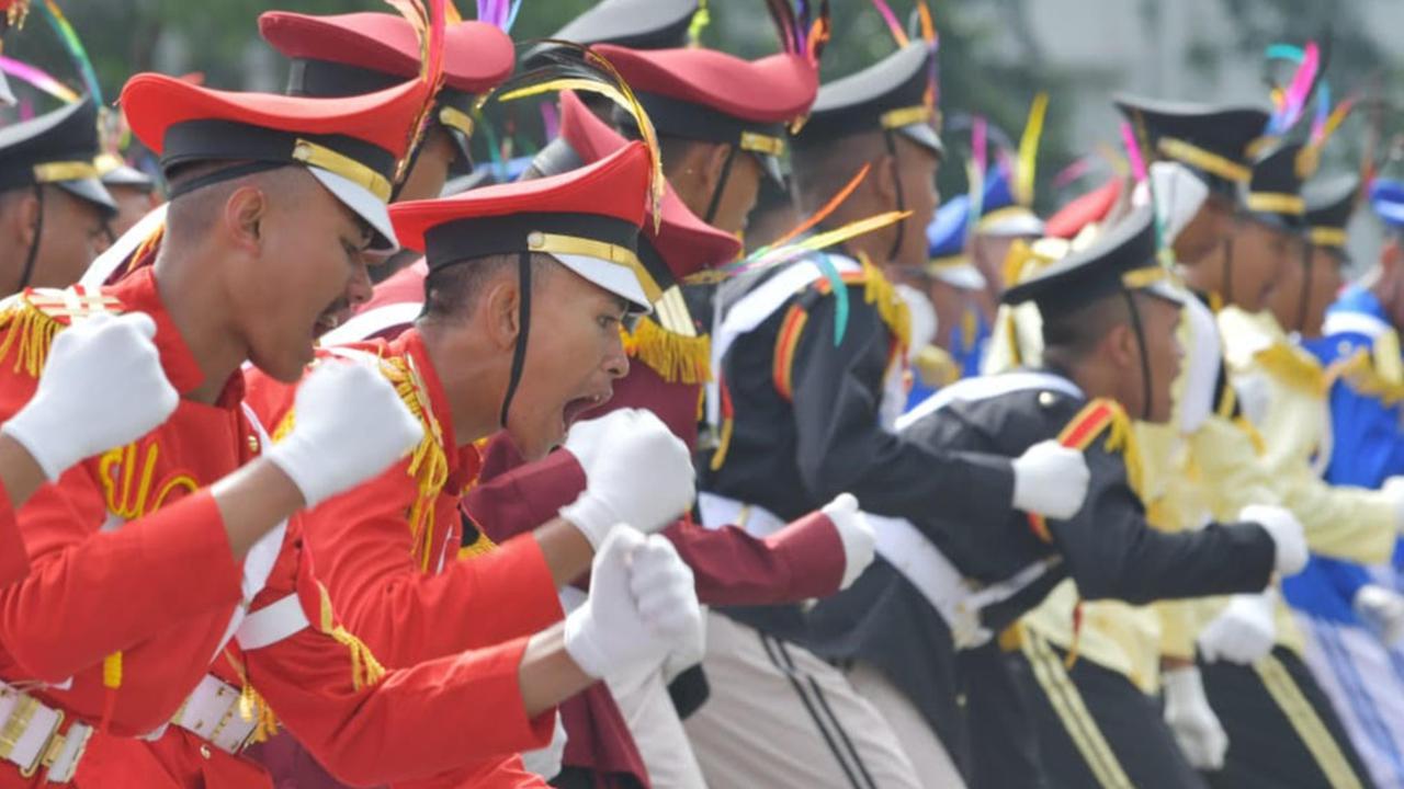 Siswa Lulus dari Barak Militer