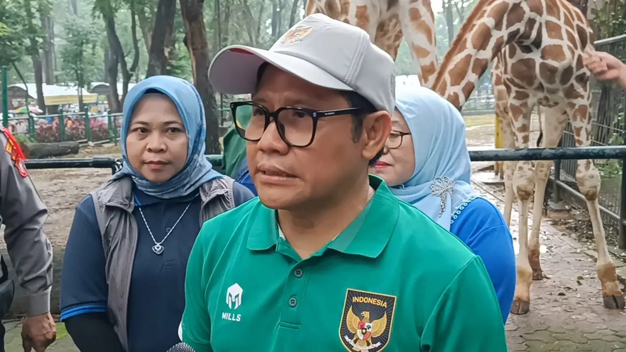 Menteri Koordinator Pemberdayaan Masyarakat Muhaimin Iskandar alias Cak Imin mengunjungi Taman Margasatwa Ragunan di masa libur Nataru 2024.
