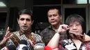 Kuasa hukum Falcon Pictures, Lidia Wongso  bersama dengan eksekutif produser melaporkan dua orang yang diduga telah melakukan live straming film yang dibintangi oleh Abimana Aryasatya, Vino G Bastian, dan Tora Sudiro. (Deki Prayoga/Bintang.com)