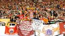 Para Jakmania merayakan kemenangan Persija Jakarta atas Bali United pada final Piala Presiden di SUGBK, Jakarta, Sabtu (17/2/2018). Persija menang 3-0 atas Bali United. (Bola.com/M Iqbal Ichsan)
