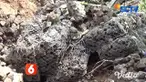 Dari rekaman video amatir, nampak terlihat detik-detik dinding penahan tebing jebol yang berlokasi di Desa Tawanganom, Kota Magetan, Jawa Timur, pada Jumat sore (12/3).